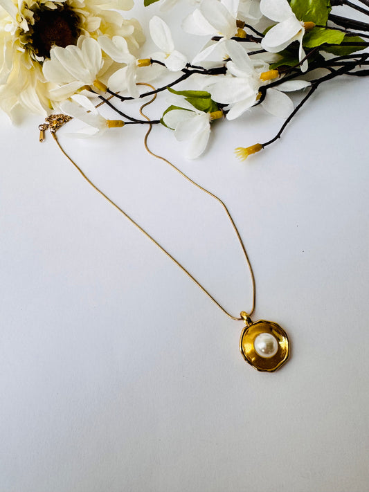 Pearl disc pendant